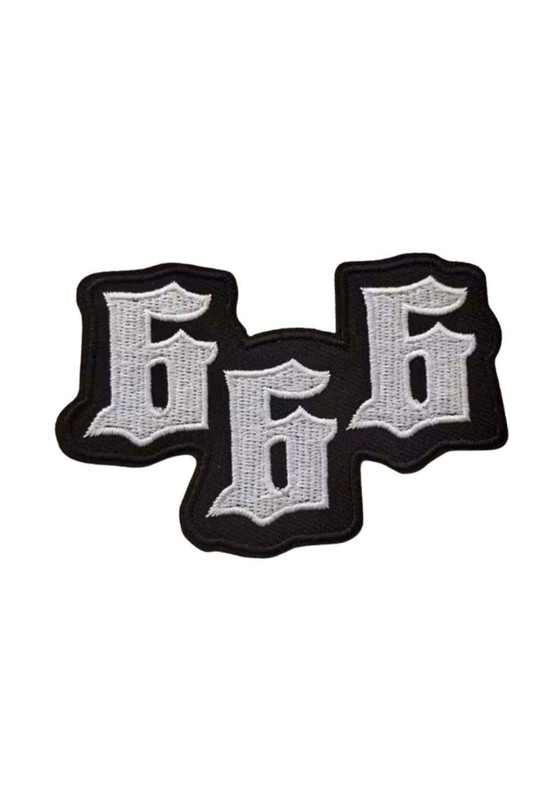 Weißer 666 patch mit gotischer schrift und schwarzem rand im horror style, shape white design
