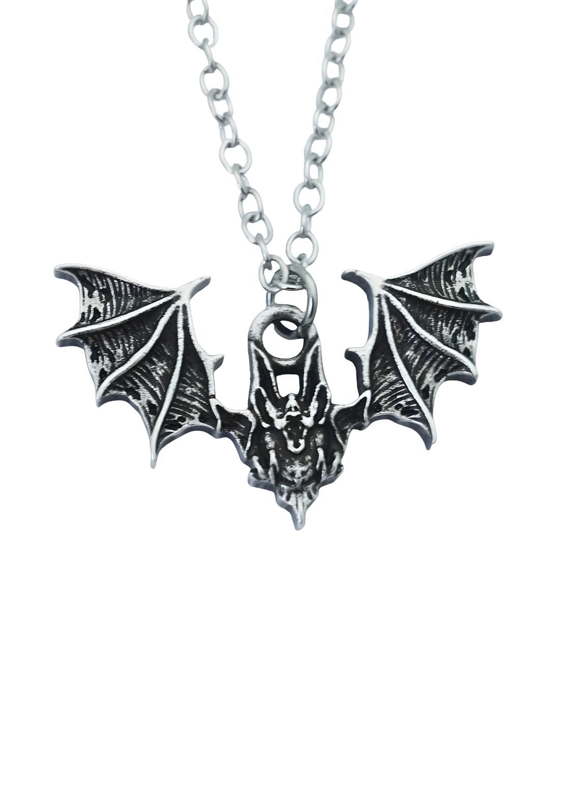 Silberne Fledermauskette mit detailliertem Flügel- und Kopfdessign.