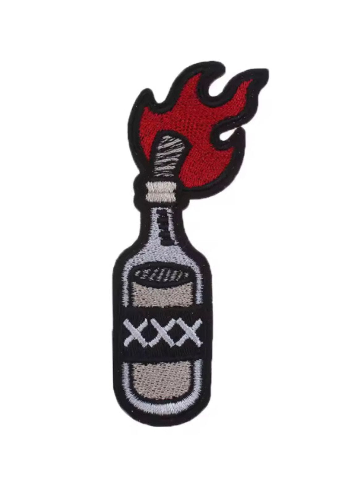 Schwarz-weiße Spirituosenflasche mit roter Flammenaufpflaque