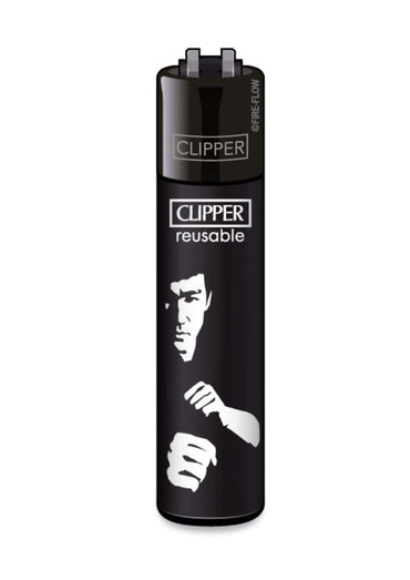 Schwarzes clipper feuerzeug mit weißer bruce lee silhouette in kampfpose ideal für gothic und dark fashion fans