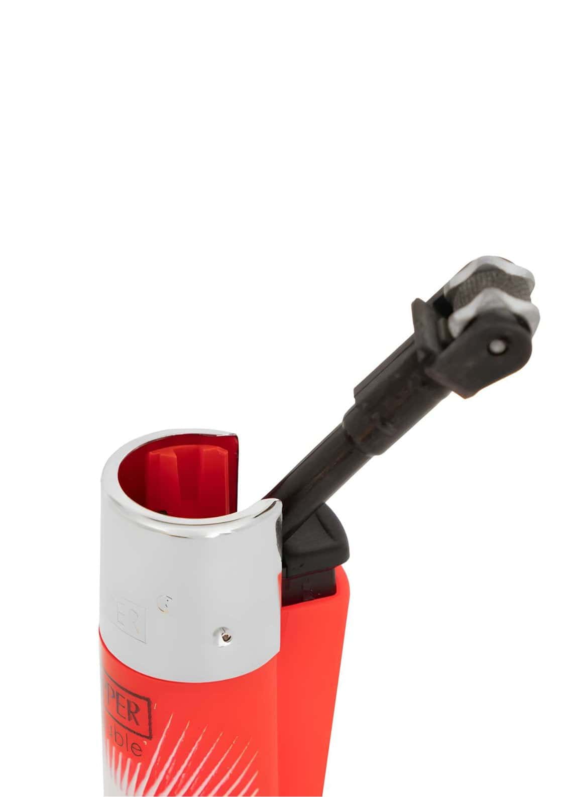 Roter und silberner original clipper feuerstein-system bic feuerzeug mit ausgestrecktem schwarzem zündarm