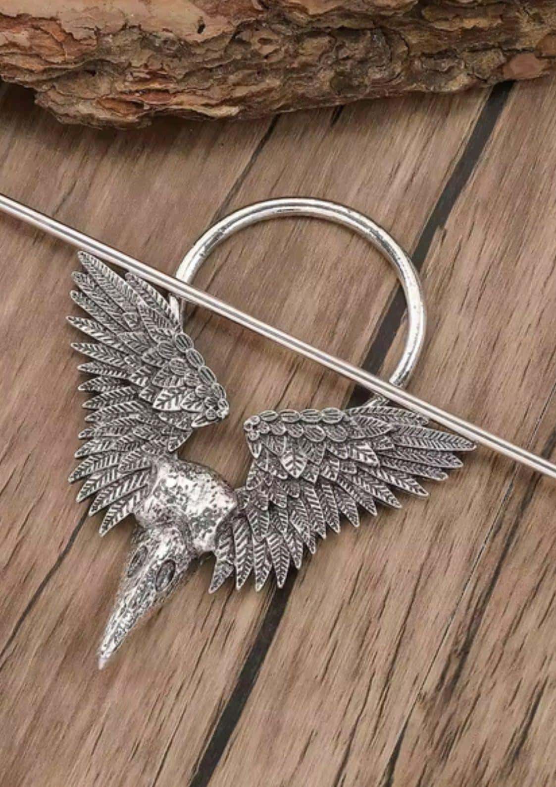 Silberne crow skull mit wings haarklammer aus metall mit detaillierten flügeln ideal für gothic haarklammer und besondere anlässe