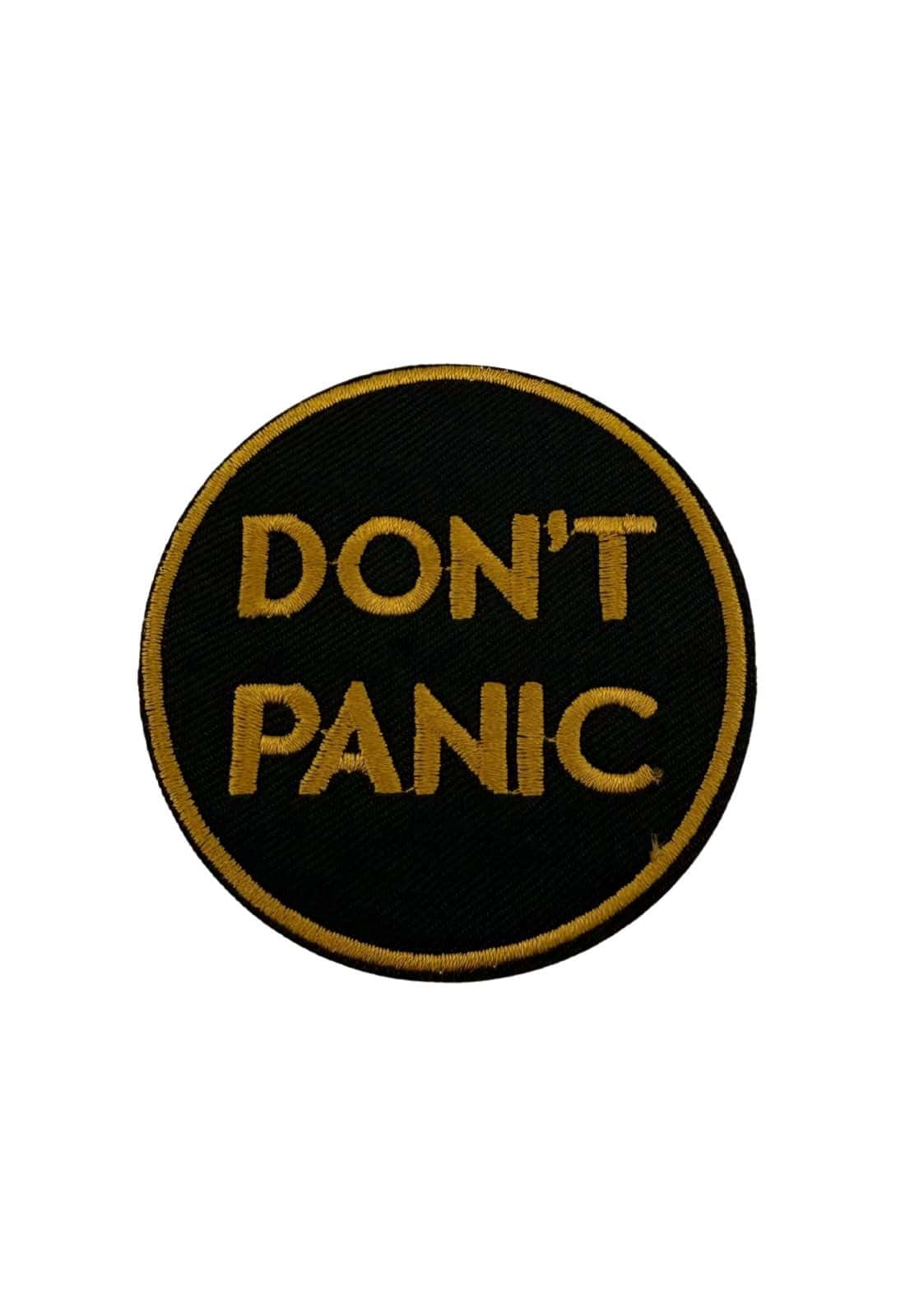 Runde schwarz-goldene bestickte patch mit don´t panic schriftzug im gotischen stil