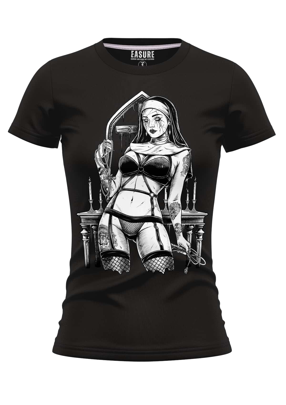 Schwarzes girlie t-shirt mit detaillierter schwarz-weißer illustration einer tätowierten nonne in lingerie aus strapazierfähigem stoff und weicher qualität