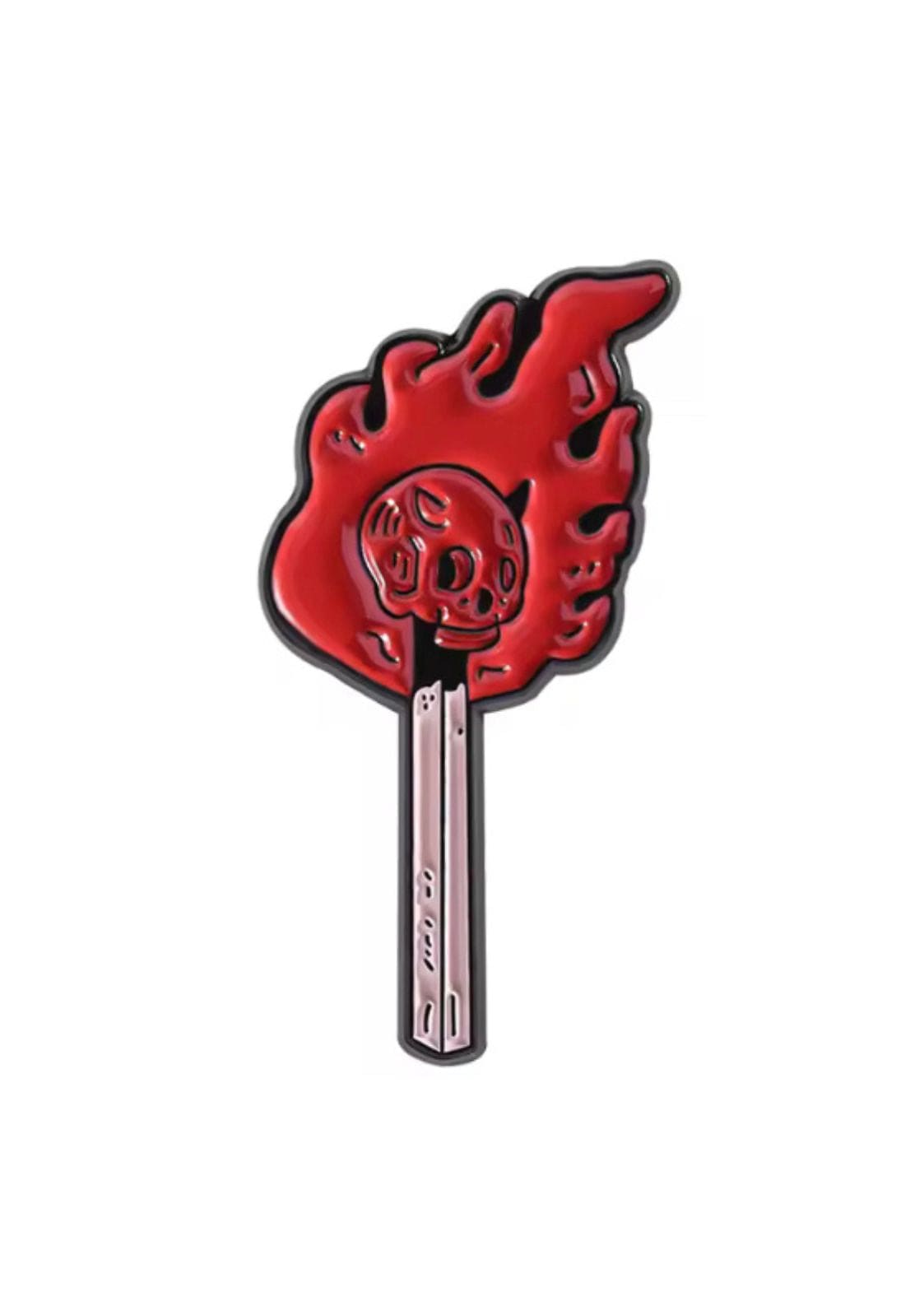 Roter Totenkopf-Schlüsselanhänger mit Flammen und schwarzem Metallakzent.