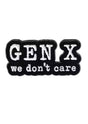 Schwarzer und weißer Aufnäher mit der Aufschrift ’Gen X We Don’t Care’.
