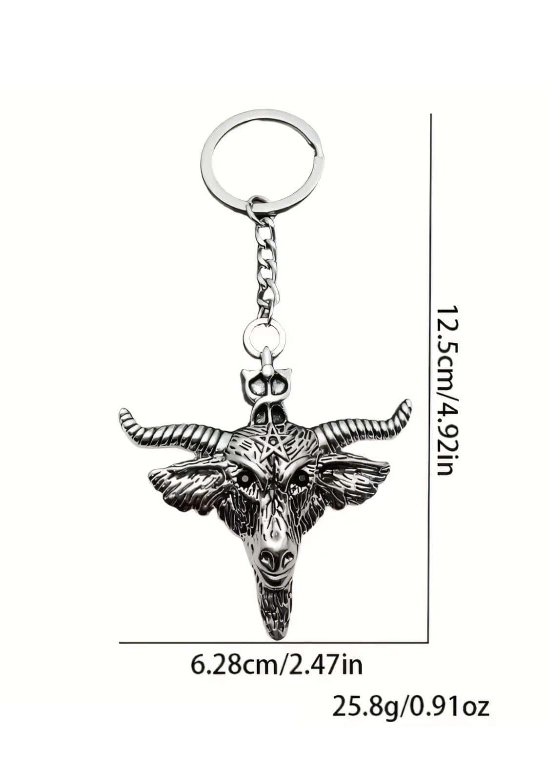 Silberner goat schlüsselanhänger aus metall mit hohem detailgrad und pentagramm auf der stirn, blade schlüsselanhänger
