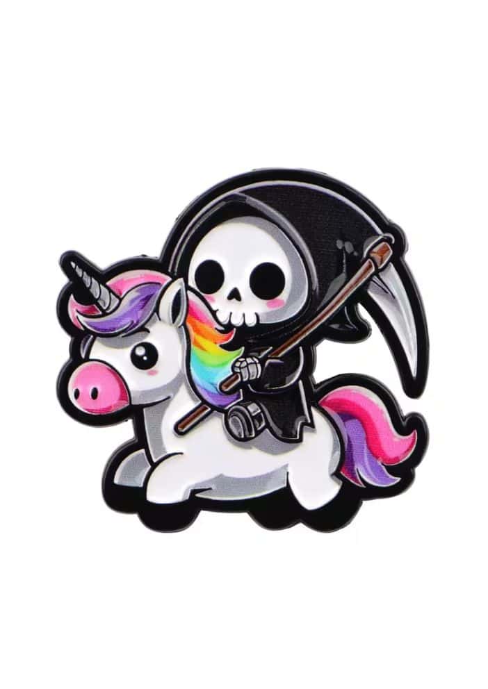 Charmanter schwarzer und weißer reaper unicorn pin mit regenbogen-mähne reitet und eindrucksvoller blickfang