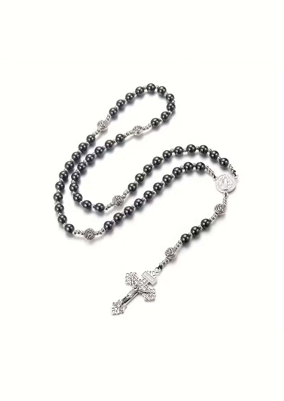 Gunmetal cross düstere rosenkranz mit massiver präsenz und gotischer ästhetik in silber und dunklem grau