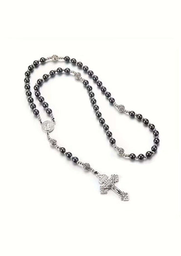 Gunmetal cross düstere rosenkranz mit massiver präsenz aus dunkelgrauen perlen und silbernen metallakzenten in gotischer ästhetik