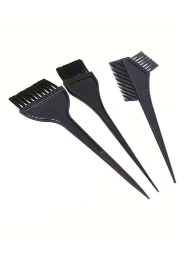 Set aus vier schwarzen kunststoff pinseln mit verschiedenen kopfdesigns für professionelle anwendungen im schwarzes haarfärbe-set