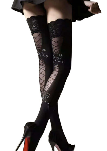 Schwarze strumpfhose lace-up look mit fischnetzstrümpfe, geometrisches cutout und gotischer stil, verziert mit funkelnden akzenten