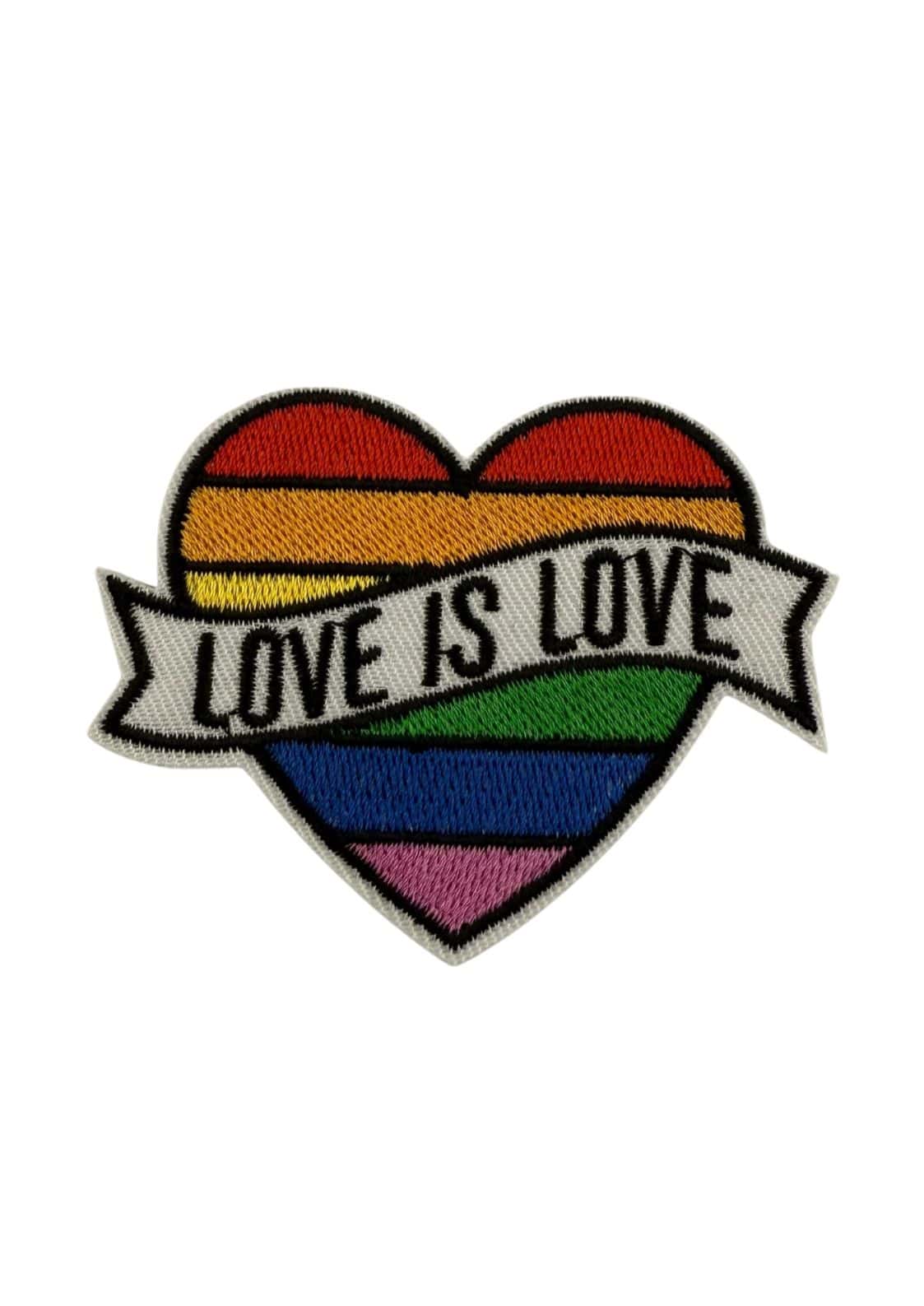 Gestickter herzförmiger love is love patch in regenbogenfarben passend zu gothic und horror styles