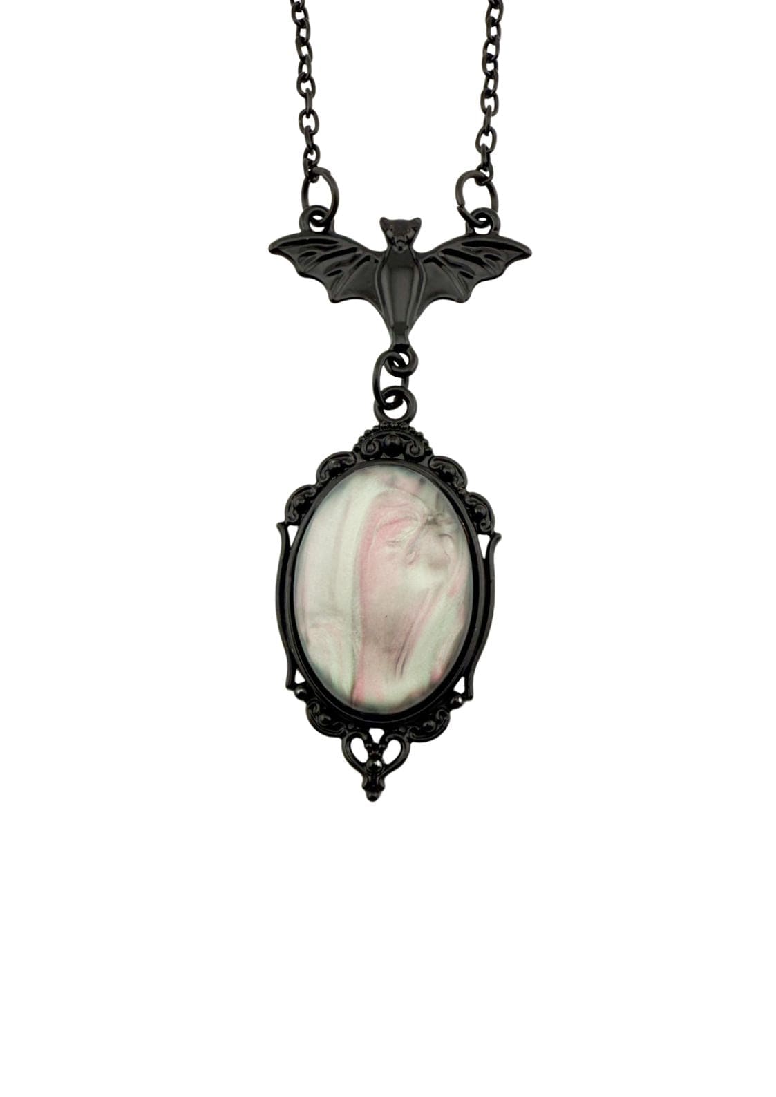 Gotisches Fledermaus-Cameo-Halskette mit schwarzem Metallrahmen und rosig-weißem Stein.