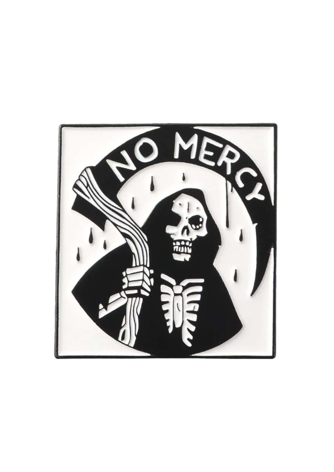 Schwarzweißer gothic grim reaper pin mit bat pentagram motiv aus metall für horror fans no mercy pin