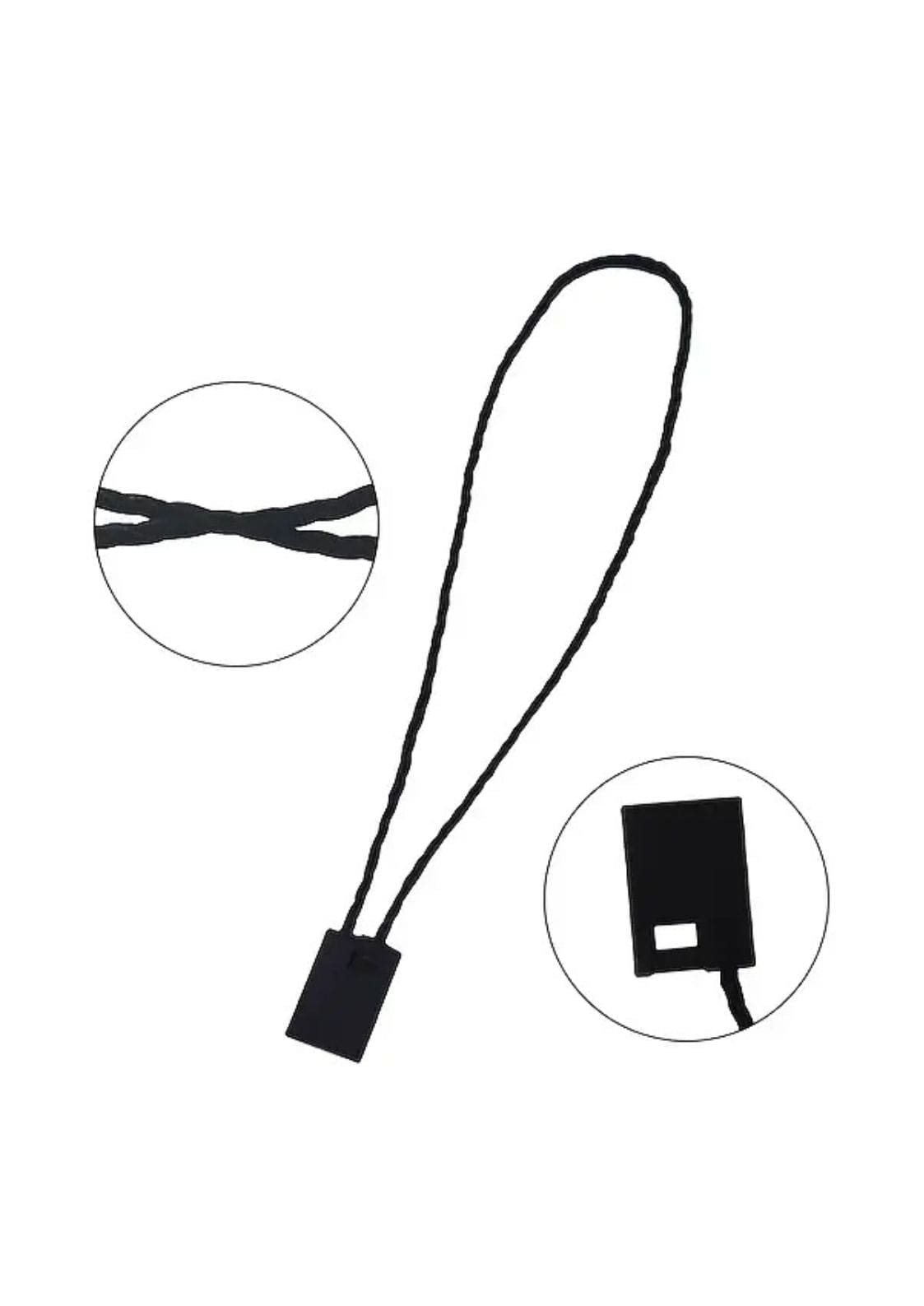 Schwarzes Schlüsselband mit quadratischem Anhänger und Schlaufendesign