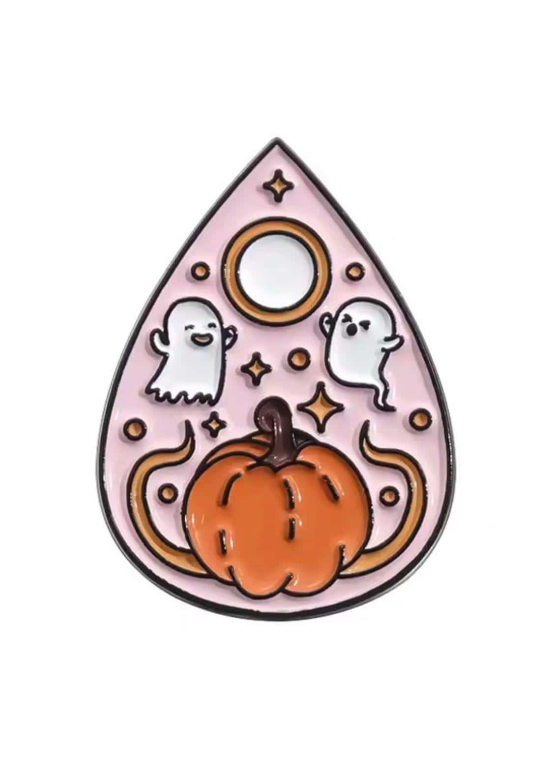 Rosa tropfenförmiger enamel pin mit orangenem kürbis, zwei weißen geistern und goldenen sternen perfekte ergänzung gothic pin detailliertes design
