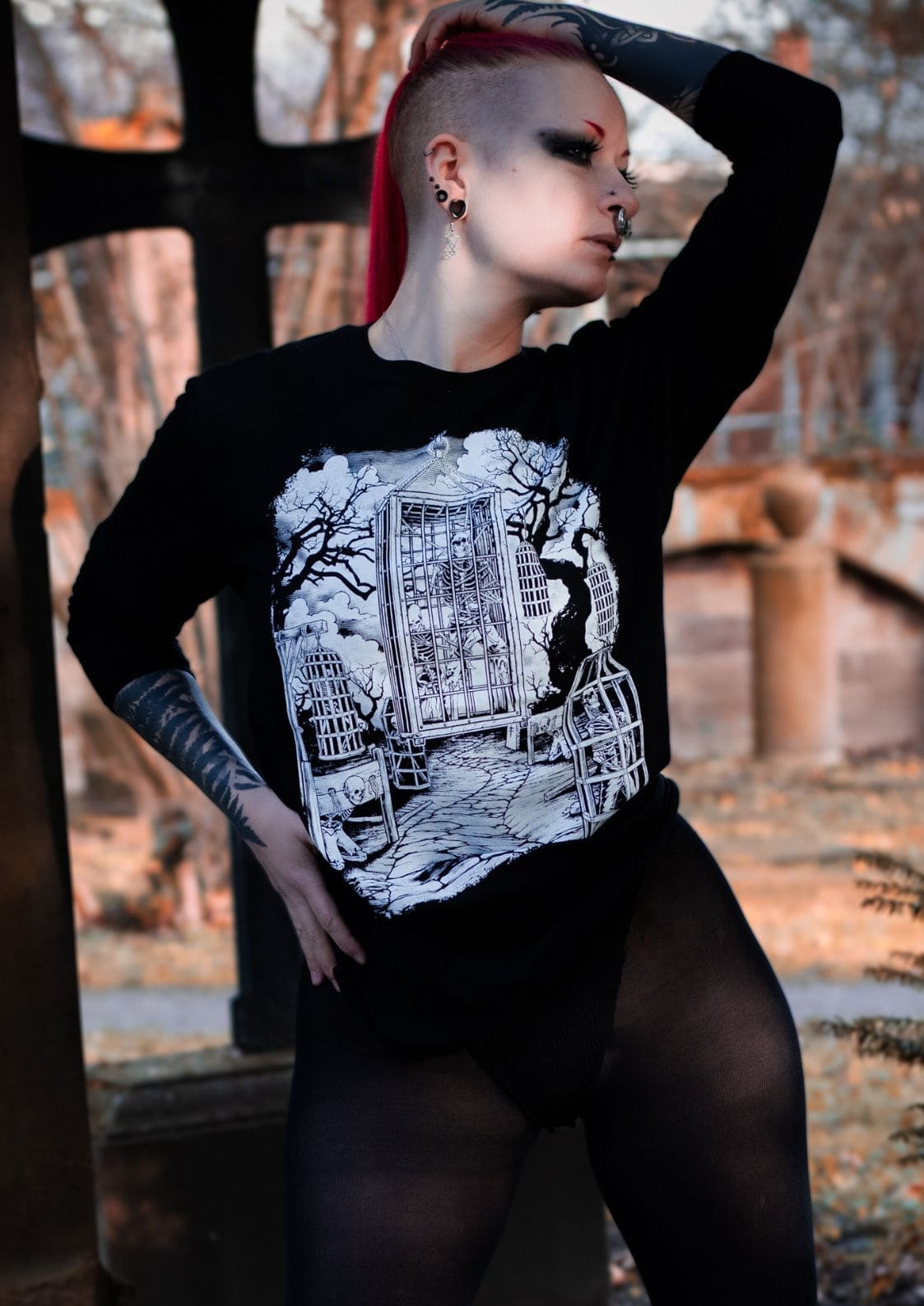 Schwarzes Langarm-Sweatshirt ROAD TO DEATH mit weißem Glasorangerie-Print, gaia lizenzierte Bekleidung, langlebiger Digitaldruck