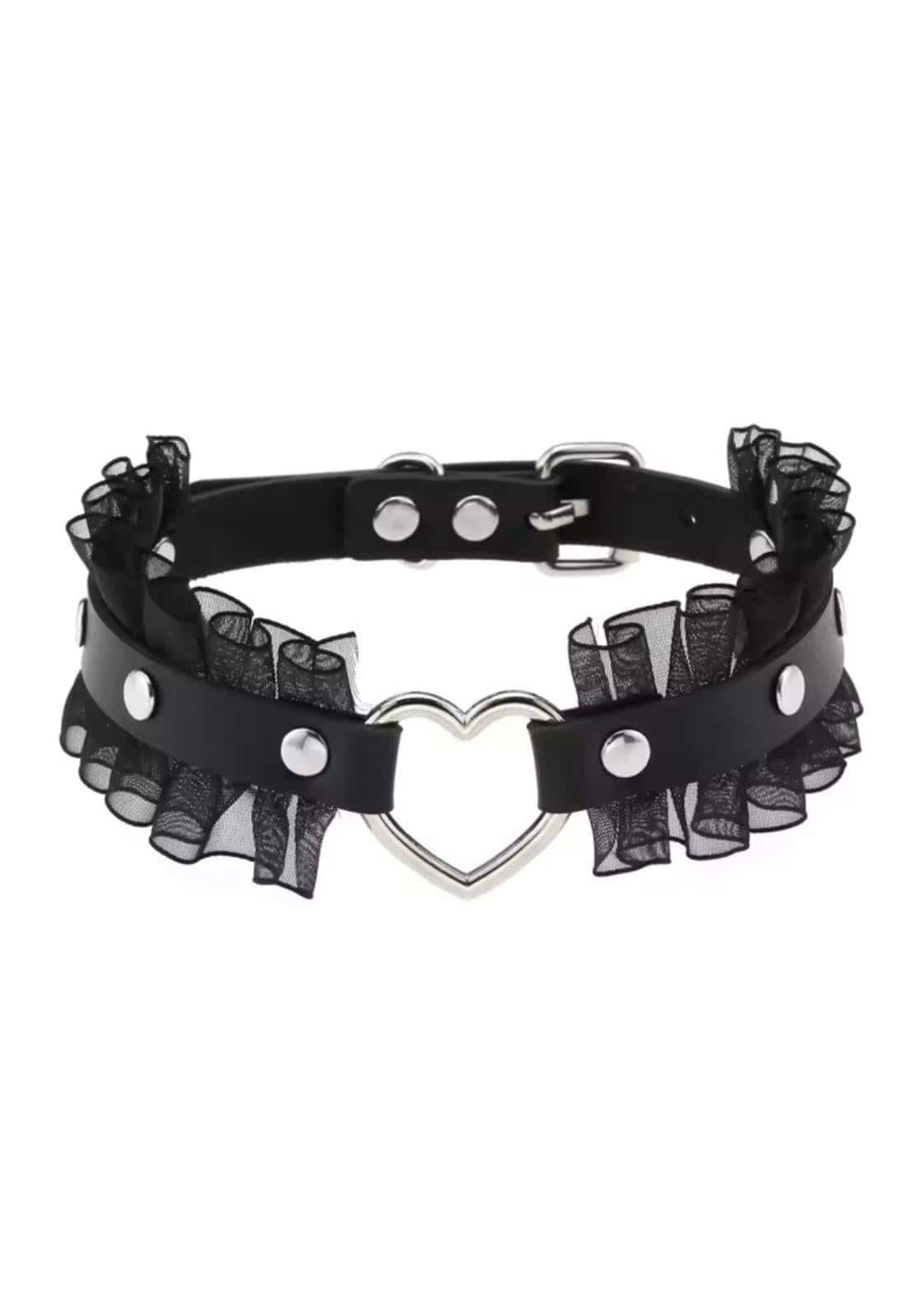 Auffälliger gothic choker aus schwarzem leder mit transparentem gerafftem spitzenbesatz und silberner herzschließe für alternative outfits