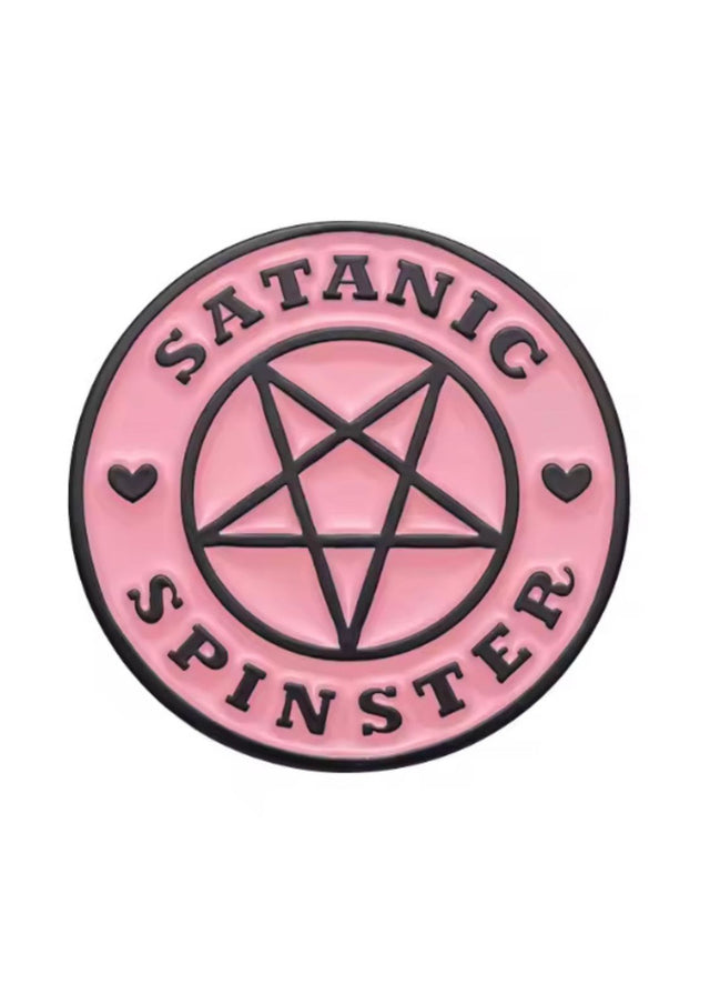 Pinkes Pentagramm-Patch mit schwarzem Rand und Herzen, wahrscheinlich aus Gummi oder Stoff gefertigt.
