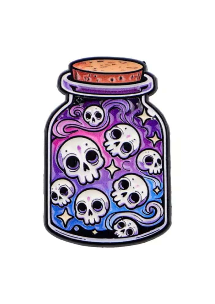 Bunte hochwertige pin skull jar zeigt glas mit kork gefüllt mit weißen und lila cartoon schädeln und kompromisslose dark fashion