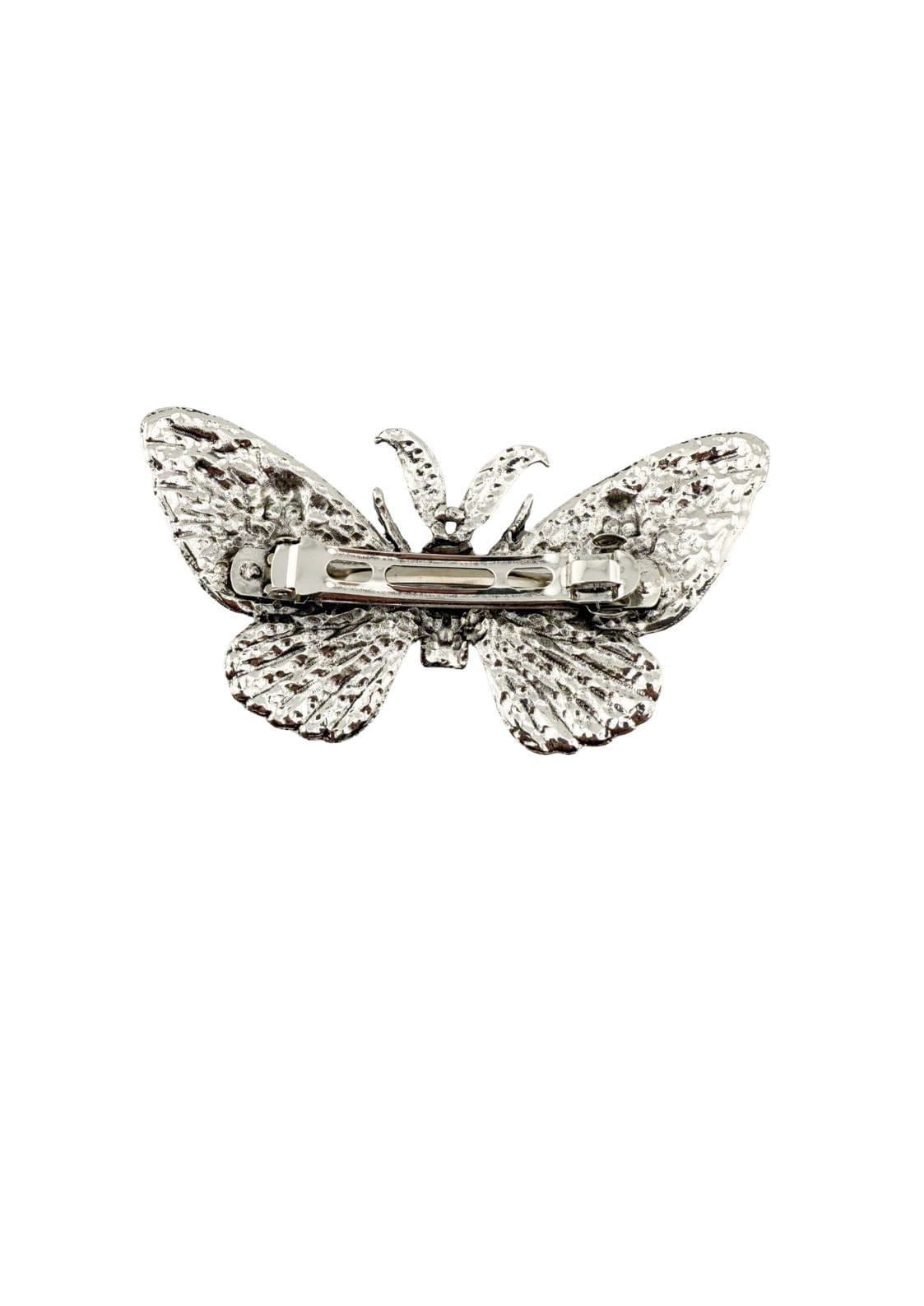 Silberne Schmetterlings-Haarspange mit aufwendigen Flügel-Details und einer Spangenmechanik.