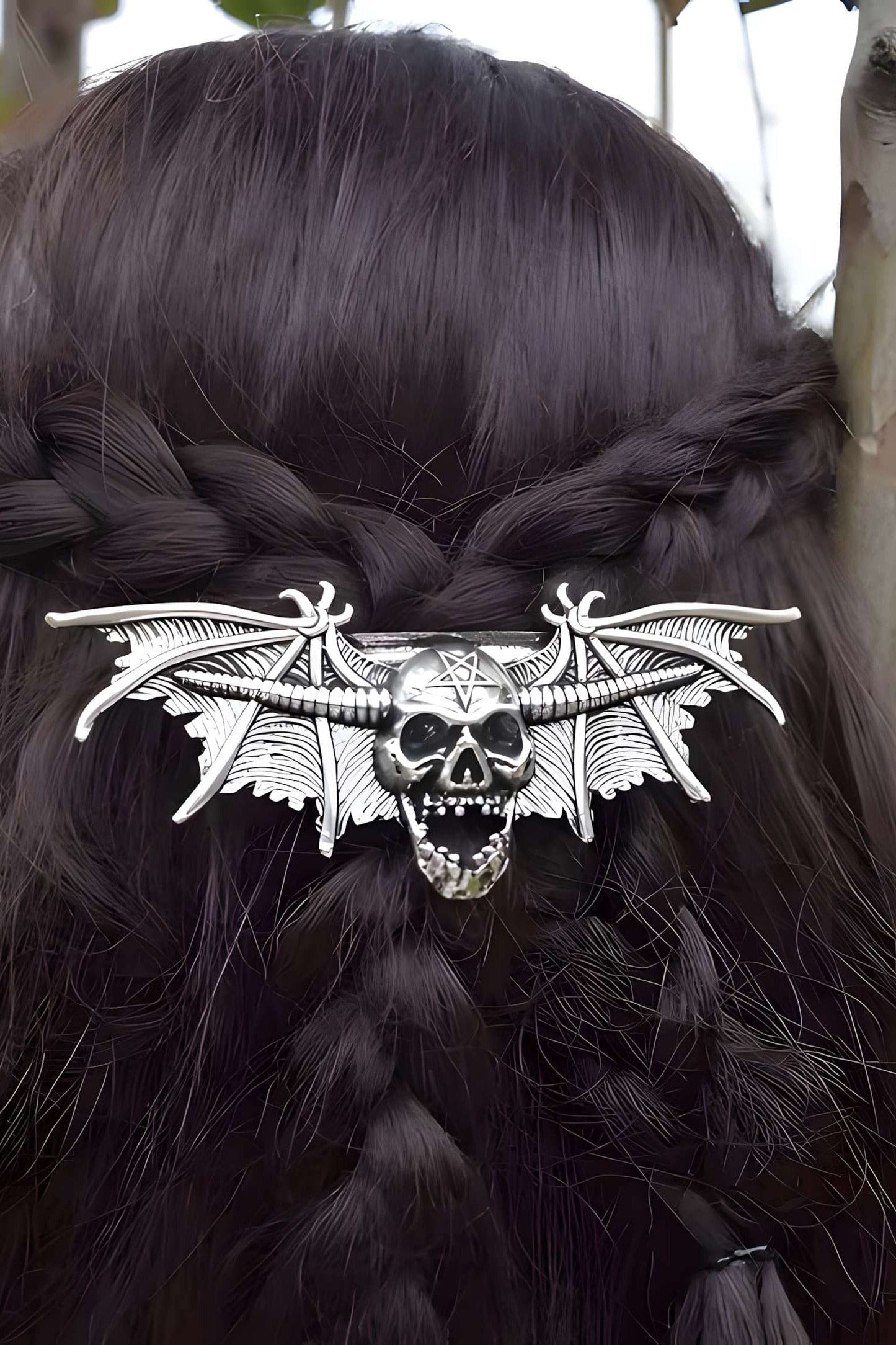 Silberne Gothic-Schädel-Pentagramm Haarklammer mit Fledermausflügeln