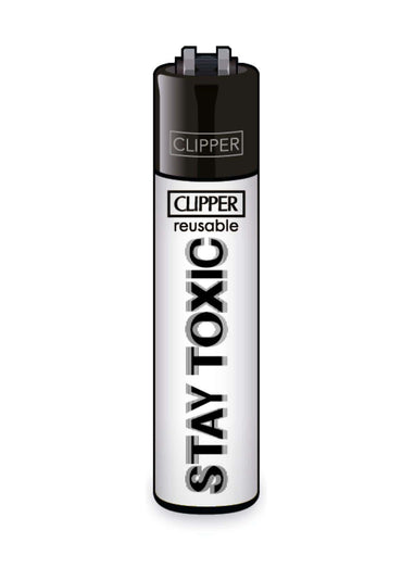 Schwarzes und silbernes clipper feuerzeug stay toxic mit auffälligem vertikalem schriftzug passend zu gothic kleidung und horror style