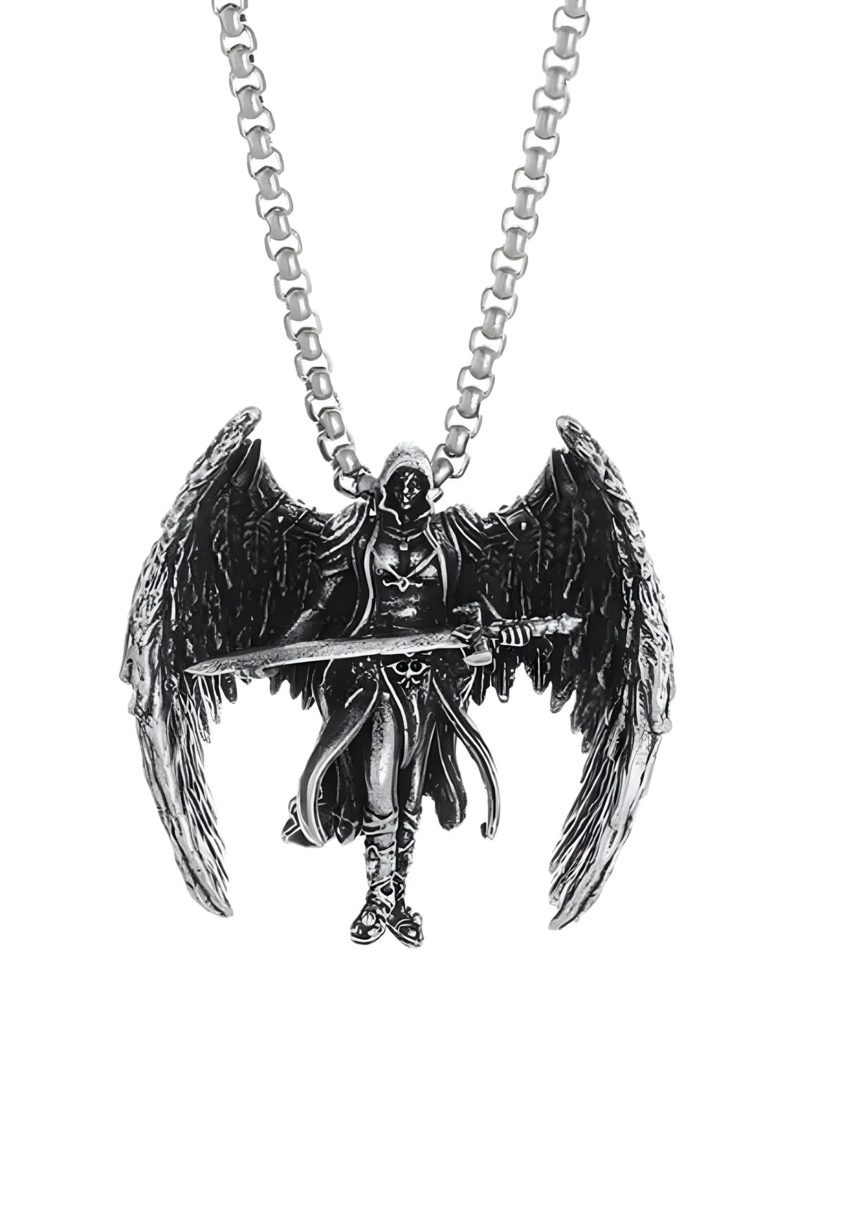 Silbernes Engelanhänger-Halskette mit Flügel- und Schwertdesign, wahrscheinlich aus Metall gefertigt.