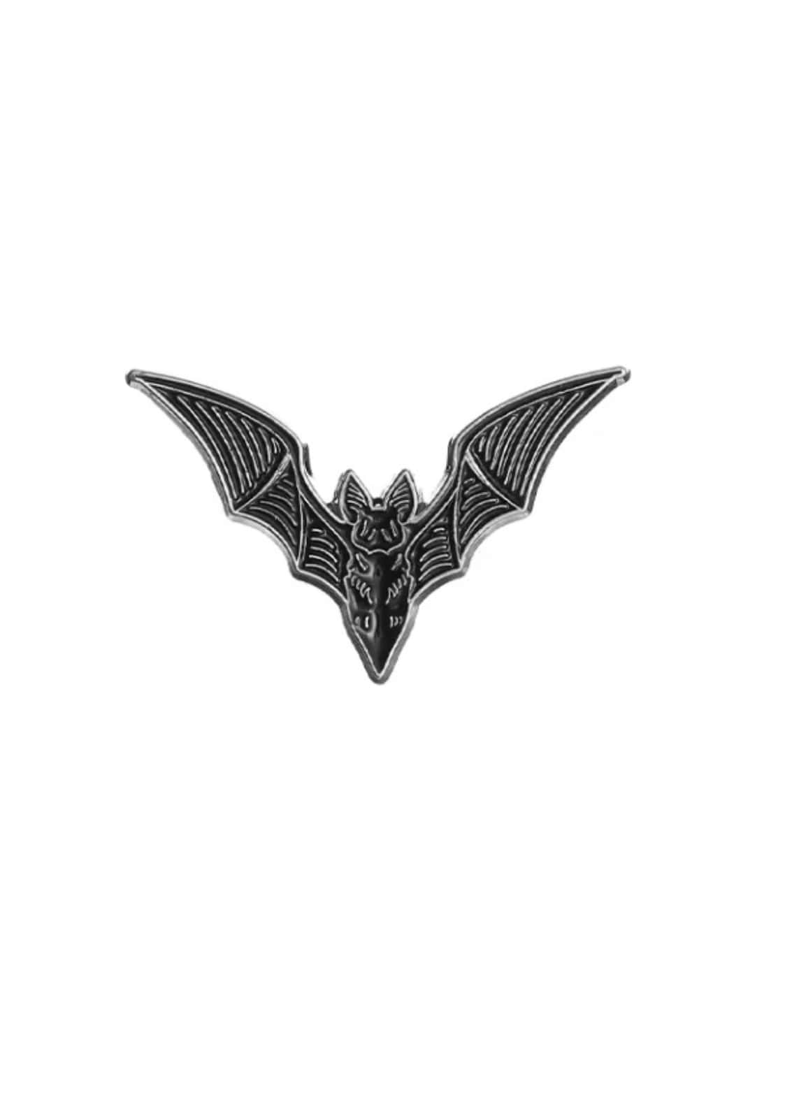 Ein schlanker schwarzer und silberner gothic horror the bat pin mit detaillierten flügelmustern