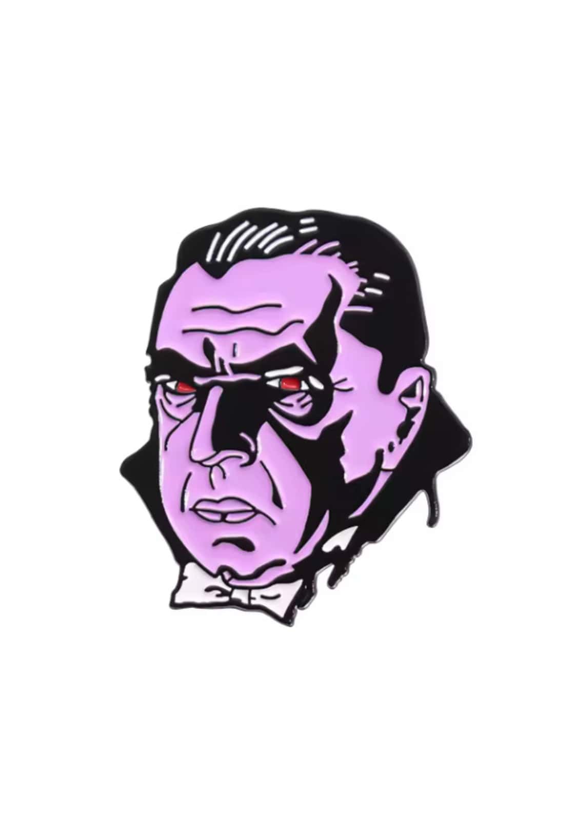 Lila und schwarze glasemaille pin mit stilisiertem porträt von graf dracula mit roten augen und weißer fliege gothic vampire pin