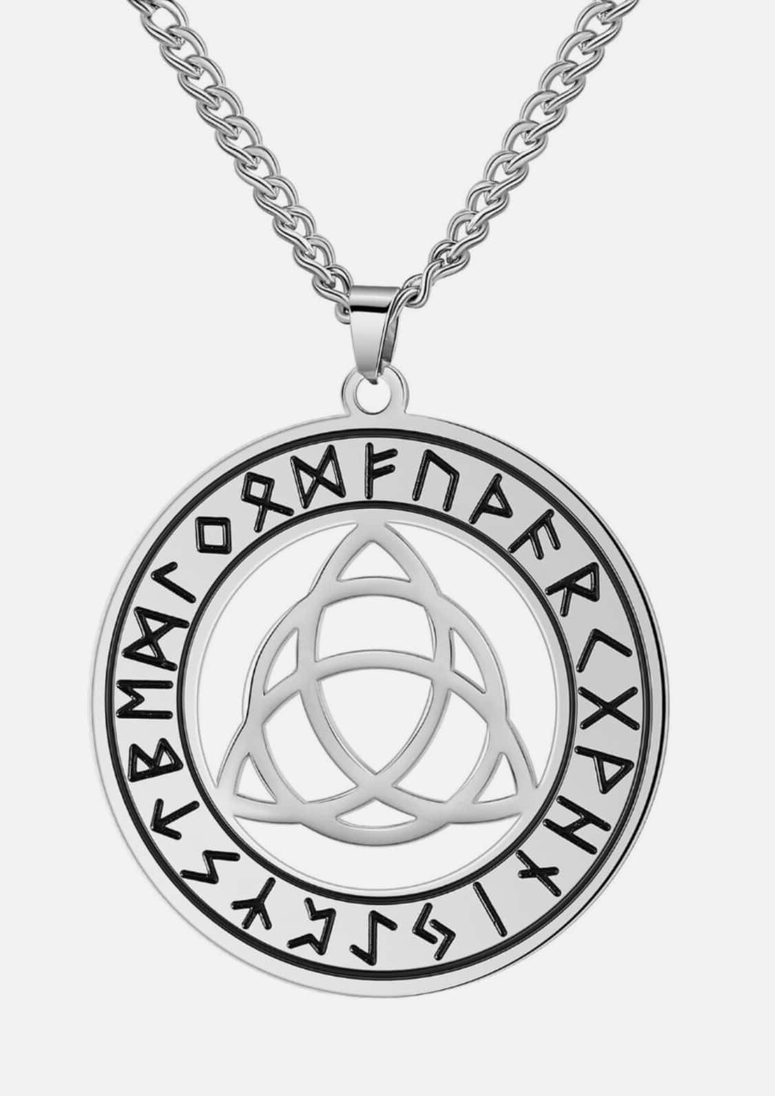Silberne runde halskette mit intricate triquetra design und runenring im viking rune stil für gothic und horror fans