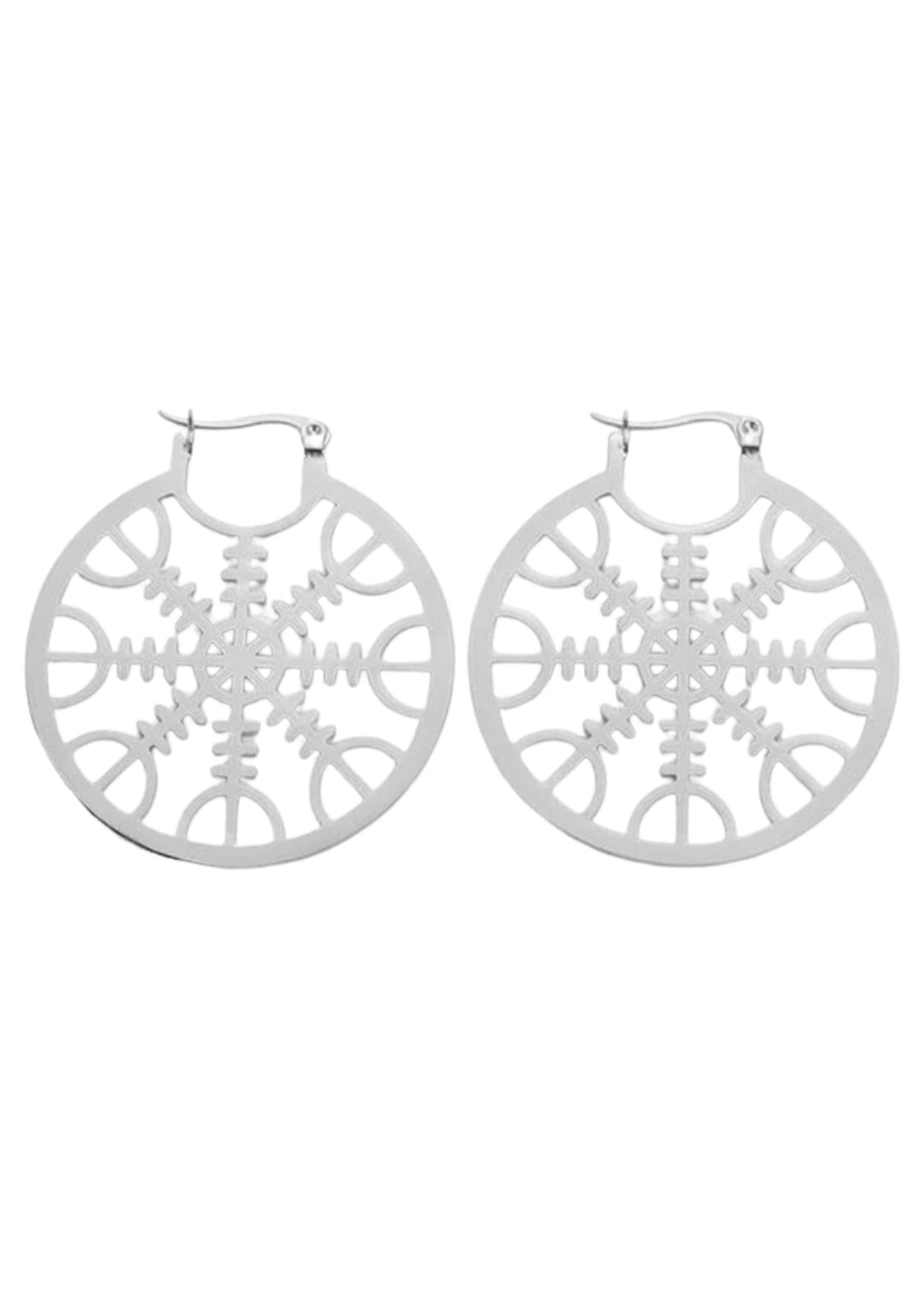 Ein Paar silberne Vegvisir-Ohrringe.