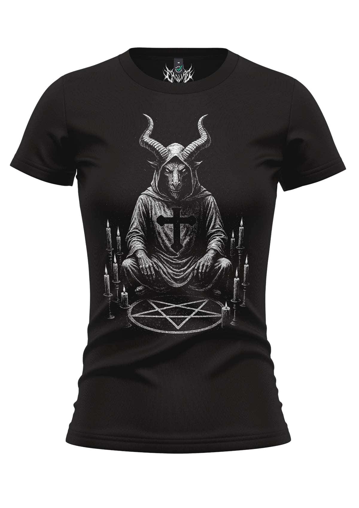 Schwarzes worship girlieshirt mit weißem detailreichem hornfiguren-grafik in kapuzenrobe auf pentagramm mit kerzen, gothic shirt, okkulte ästhetik