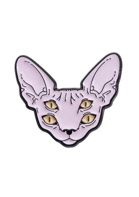 Lavendel-Katzen-Email-Sticker mit gelben Augen und schwarzer Umrandung.