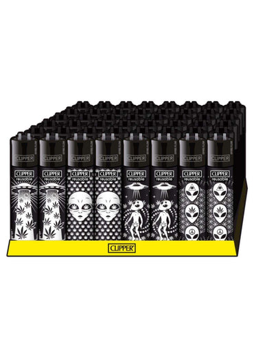 Schwarze und weiße clipper feuerzeuge mit alien, cannabisblatt und ufo designs im 420 aliens #2 set für gothic kleidung und horror fans