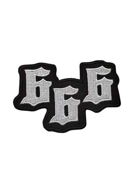 666-Patch mit gotischer Schrift und schwarzem Rand.