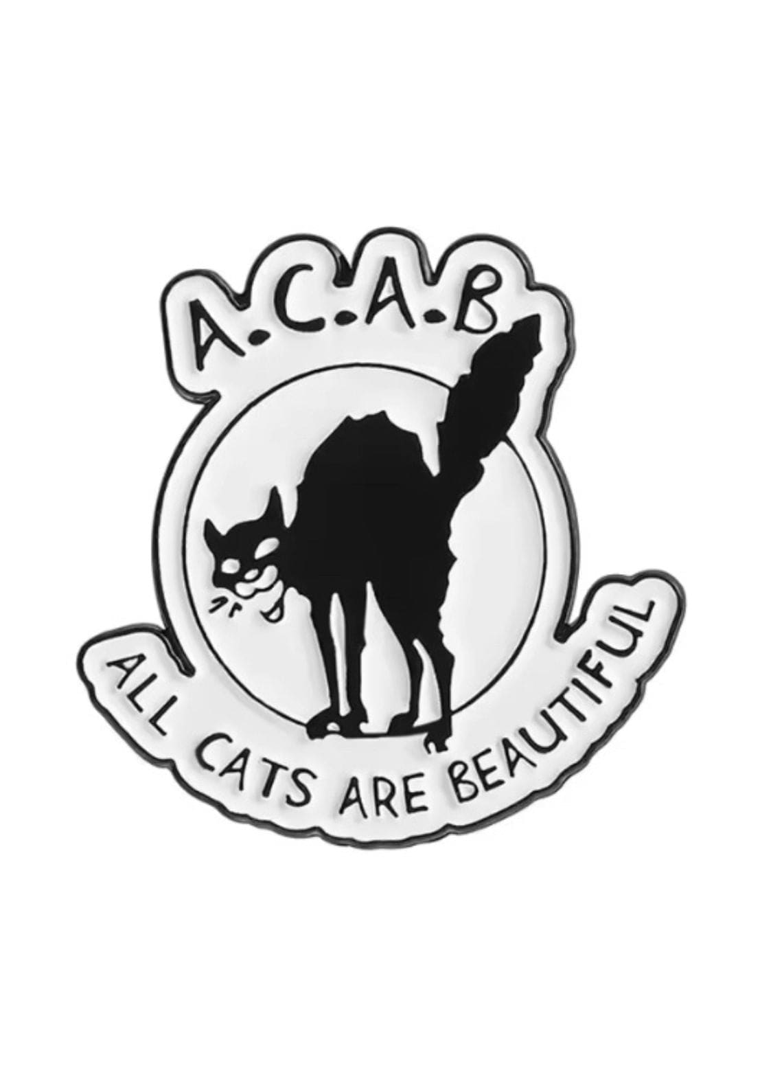Silberne Katzen-Anstecker mit schwarzem Silhouettenumriss und weißem Text „a.c.a.b.“