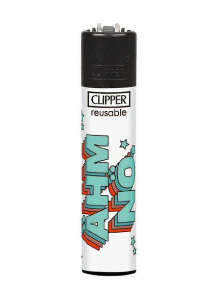 Weißer clipper feuzeug mit auffälligen türkis orange lettern und sternakzenten passend zu gothic horror dark fashion style