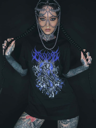 Schwarzes gothic t shirt almighty colored mit lebendigem lila weißen skelett und cherubs motiv und conquer schriftzug