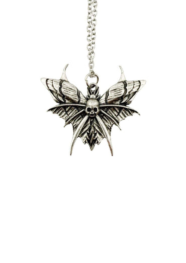 Silberne angry moth halskette mit detailliertem mottendesign und filigranen flügeln an einer kette