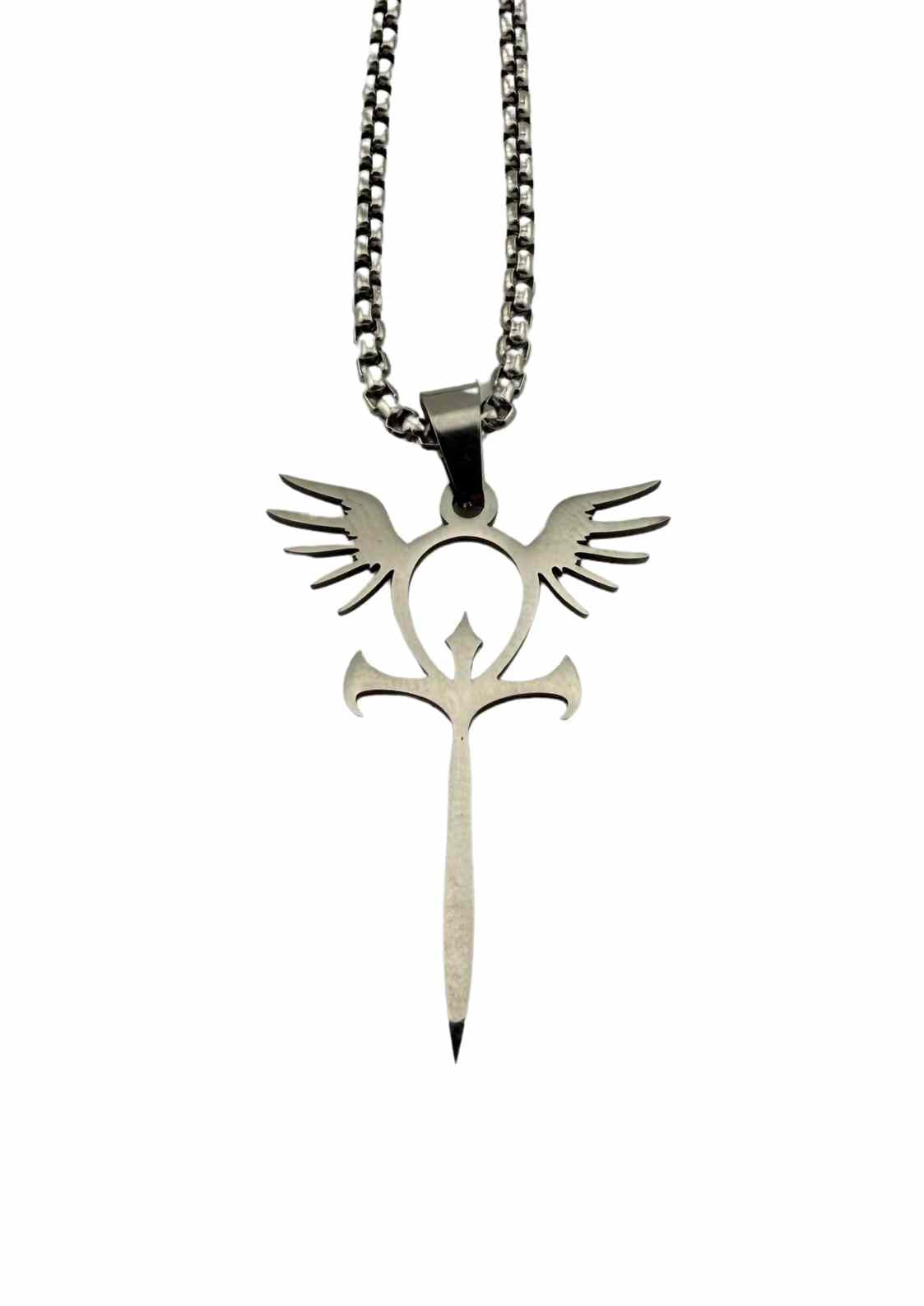 Silberne Halskette mit geflügeltem Ankh-Anhänger.