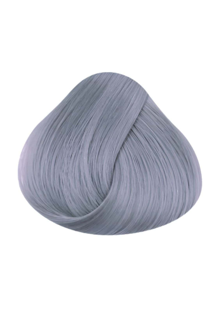 Eine semi-permanente haartönung in antique mauve mit glatter, glänzender silbergrauer textur für graues haar färbung