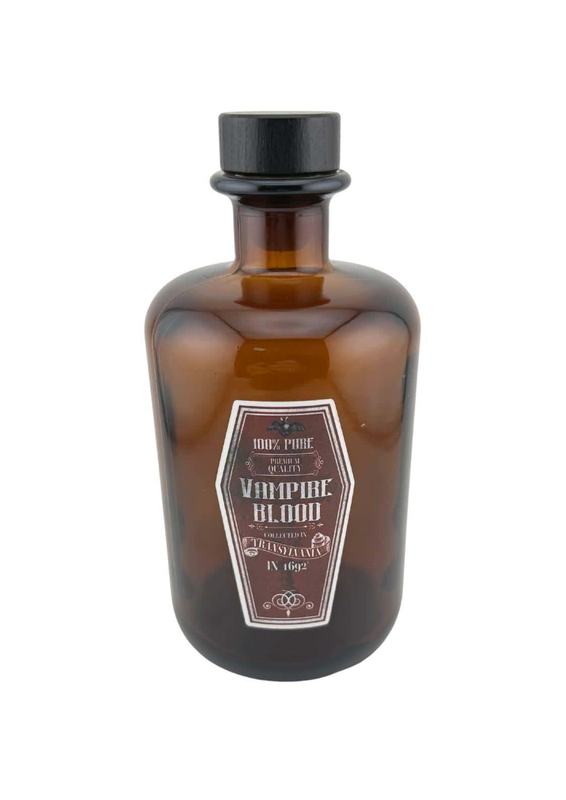 Dunkle apothekerflasche vampire blood 0,5 l mit schwarzem verschluss und sechseckigem etikett in antikem design