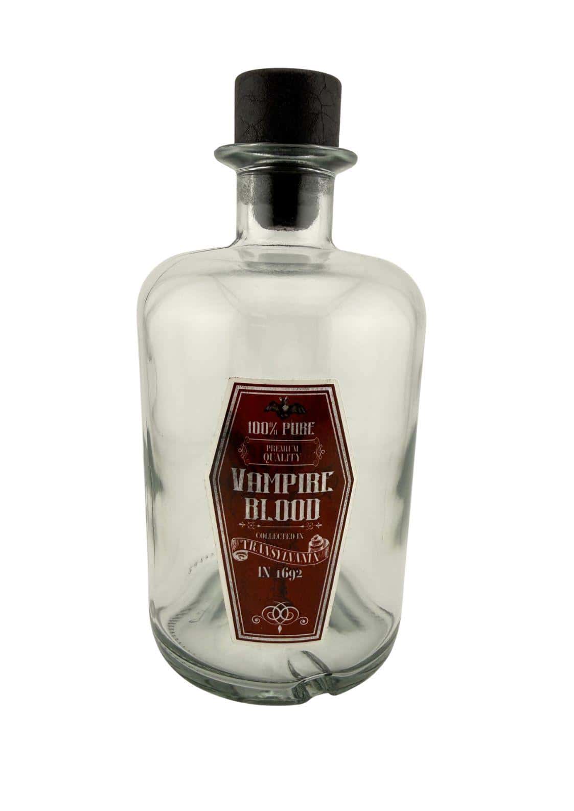 Klare apothekerflasche vampire blood 0,5 l mit schwarzem korken und dunkelrotem sechseckigem etikett