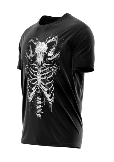 Schwarzes kurzarm-shirt mit weißem gothic aries ram skull und tropfendem farbeffekt über rippendesign
