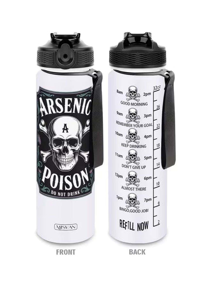 Weiße isolierte arsenic poison totenkopf wasserflasche mit schwarzem gift totenkopf und stundenweisen trinkerinnerungen auf der rückseite