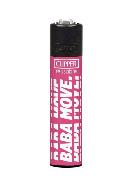 Ein pinker clipper feuerzeug mit weißem baba move schriftzug und schwarzem deckel für gothic und dark fashion fans