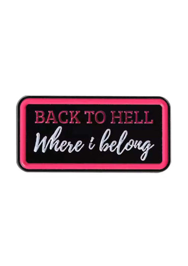 Neon pink und schwarze rechteckige patch mit weißem text back to hell where i belong im gothic horror stil pin