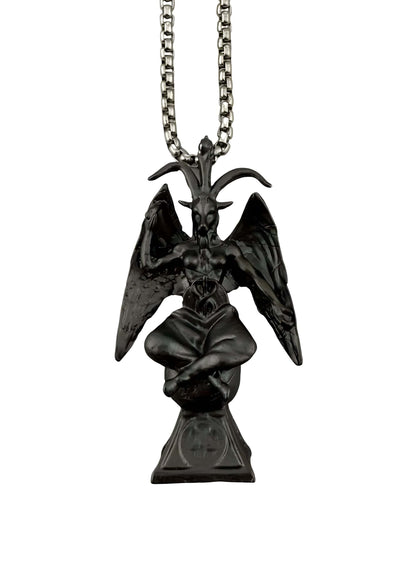 Schwarzes Black-Metal-Baphomet-Anhängerkettchen mit Flügeln und Hörnern.